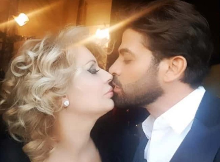 Tina Cipollari e Gianni Sperti il bacio