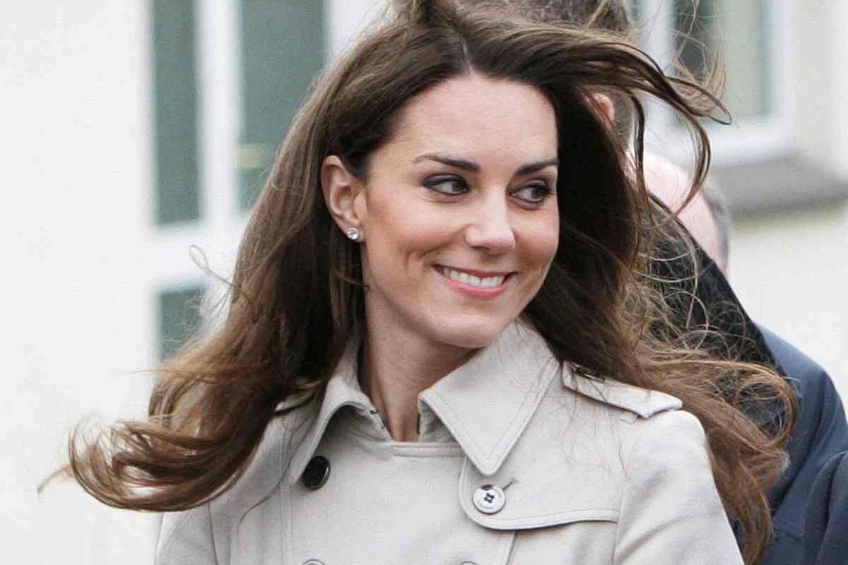 Kate Middleton in mimetica con i soldati