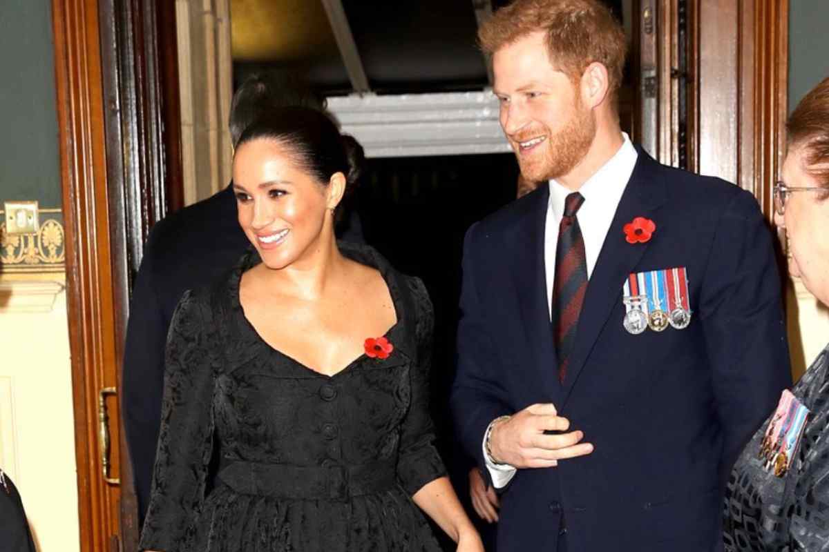 harry e meghan hano accusato di razzismo la famiglia reale