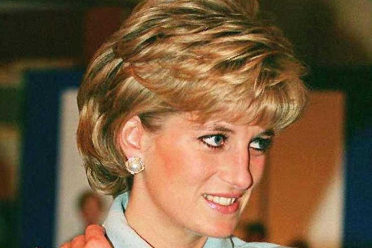 Lady Diana, ecco l'anello di fidanzamento indossato dalla principessa