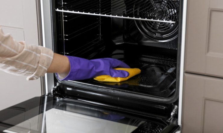 Come pulire il forno secondo Alessia Mancini, trucchi semplicissimi